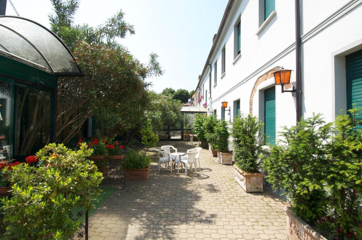 Hotel Il Granaio Porto Mantovano Extérieur photo